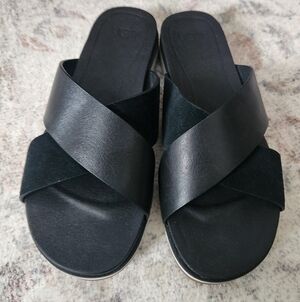 UGG Kari Black Leather Cross-Band Sandal